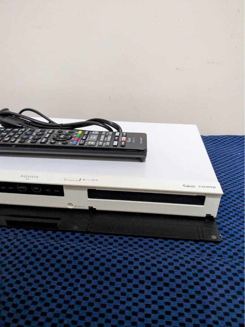 【ラスト値下げ 】SHARP ブルーレイレコーダー リモコン付き　ホワイト