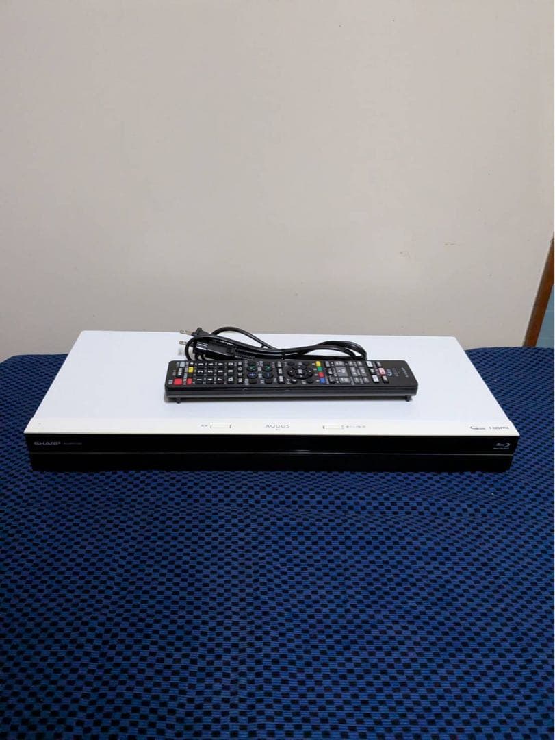 【ラスト値下げ 】SHARP ブルーレイレコーダー リモコン付き　ホワイト
