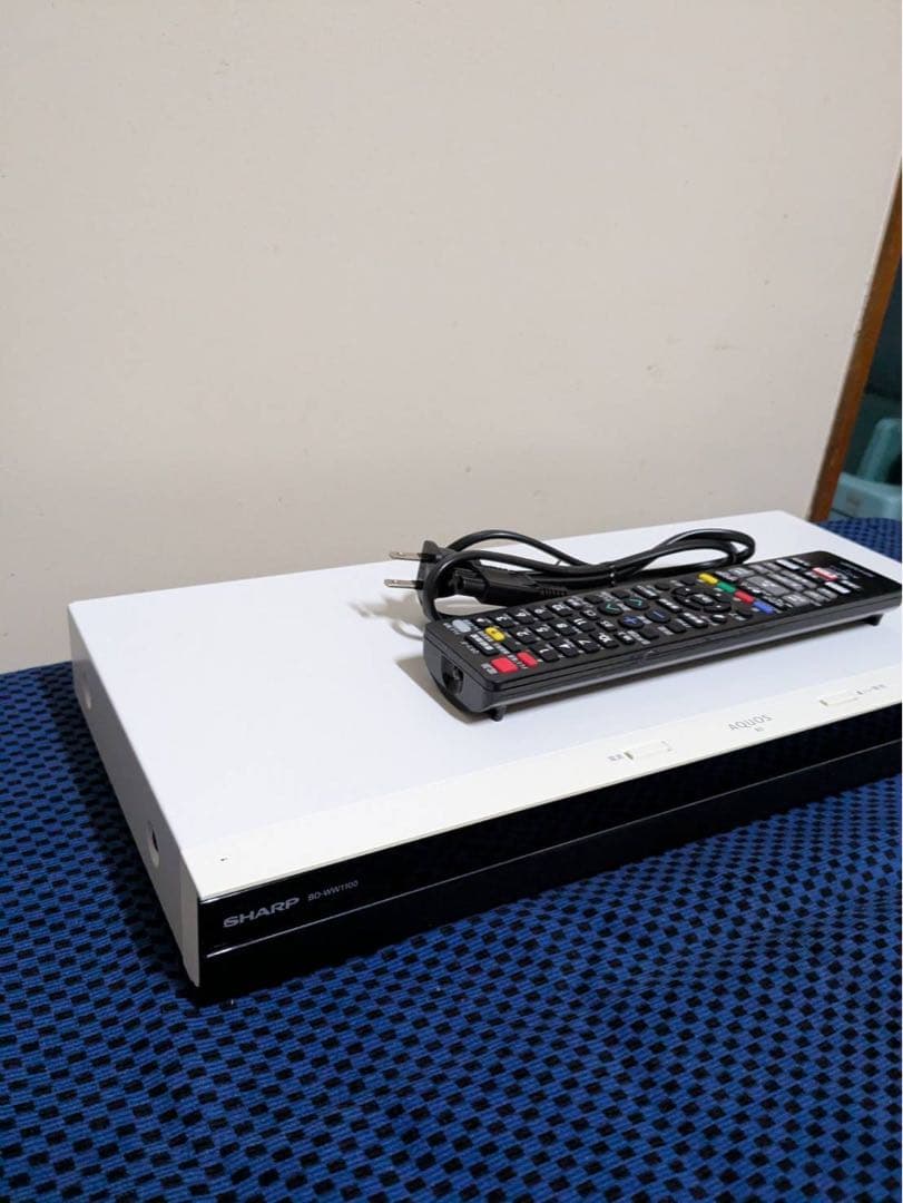 【ラスト値下げ 】SHARP ブルーレイレコーダー リモコン付き　ホワイト