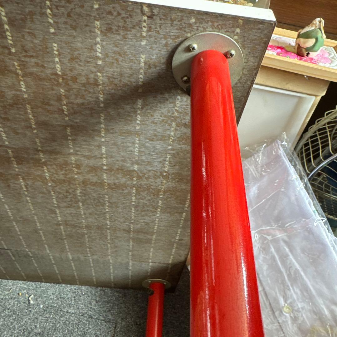 Nath様用 レトロポップ　ホワイトとレッドのセンターテーブル