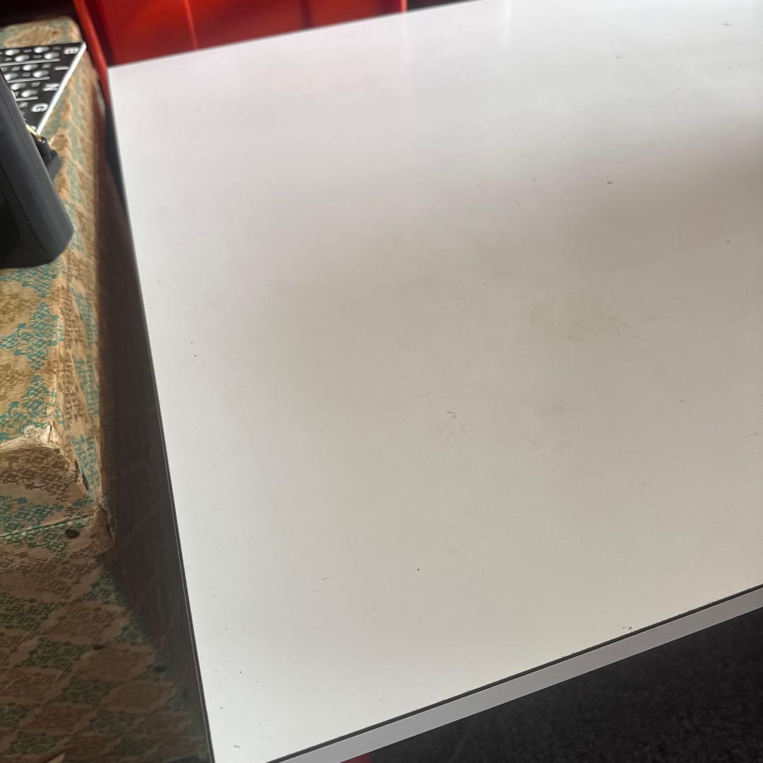 Nath様用 レトロポップ　ホワイトとレッドのセンターテーブル