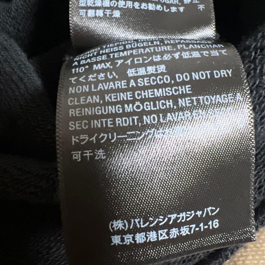 バレンシアガのパーカー年明けセール