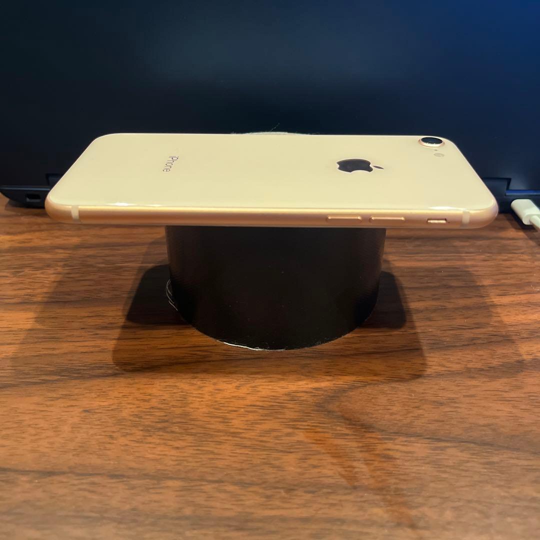 iPhone8　64GB　ゴールド　箱無し