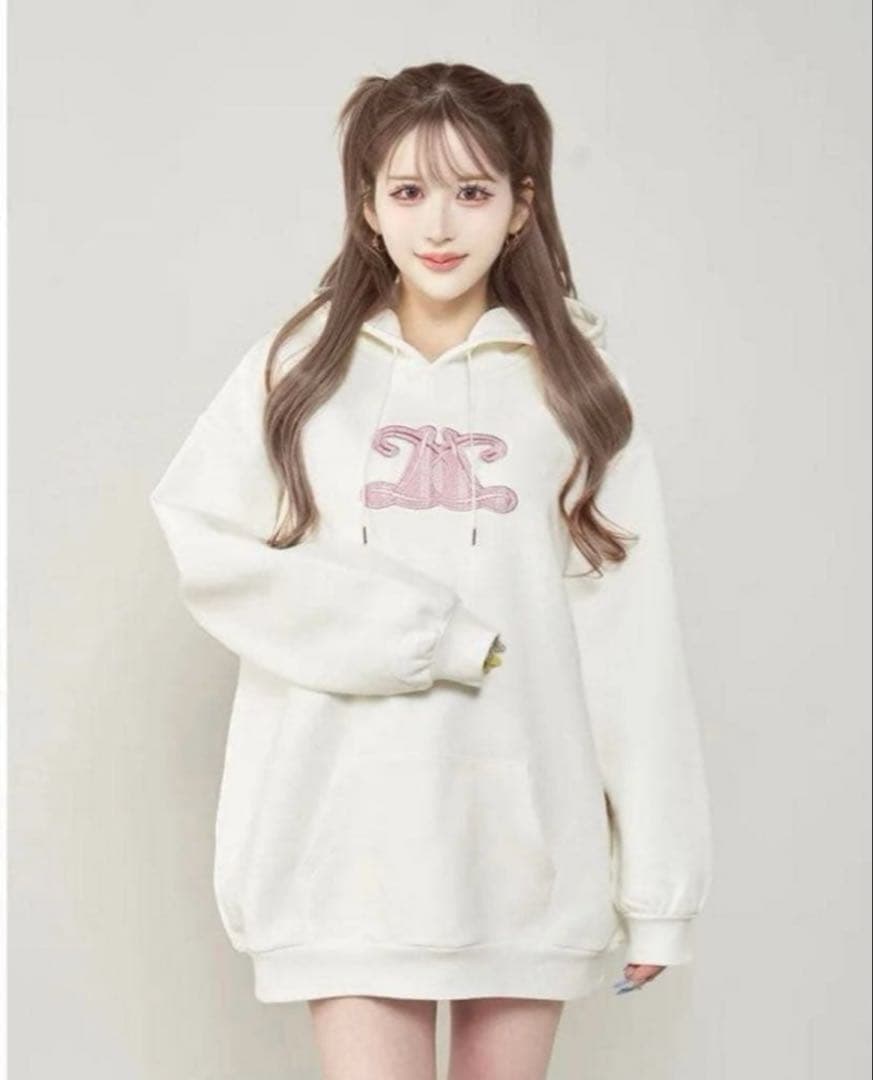 Darich レースアップリケロゴフーディ　ダーリッチ　パーカー