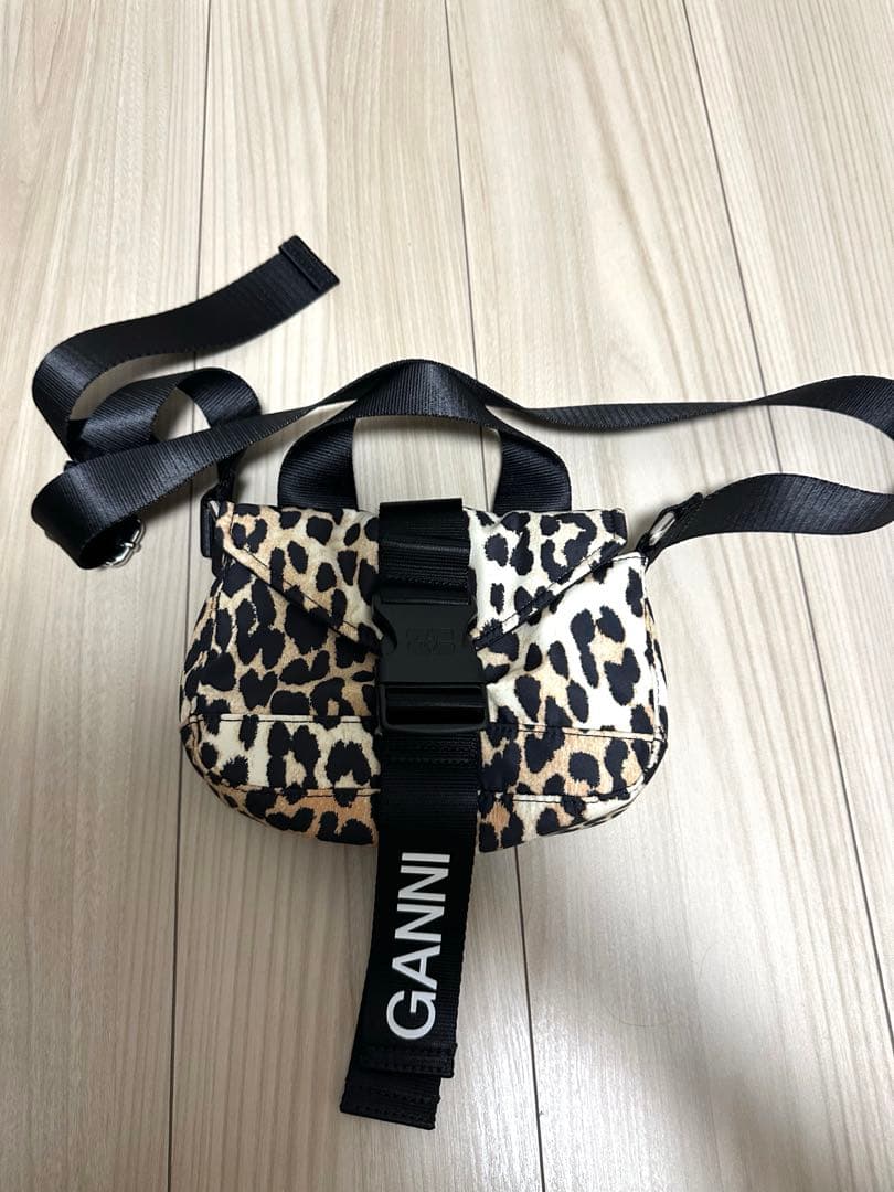 バッグ GAMNI RECYCLED TECH MINI SATCHEL LEOPARD