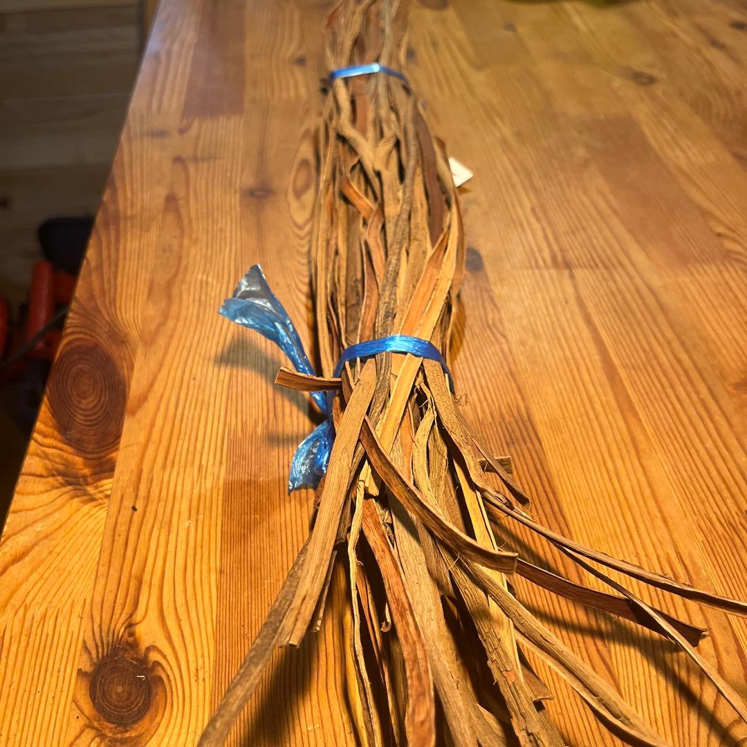 山葡萄の蔓　7.5ミリ幅ひご