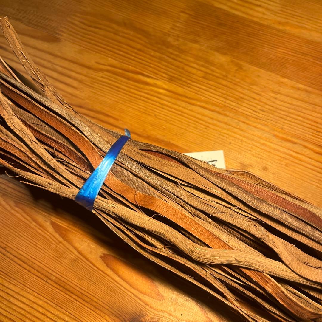 山葡萄の蔓　7.5ミリ幅ひご