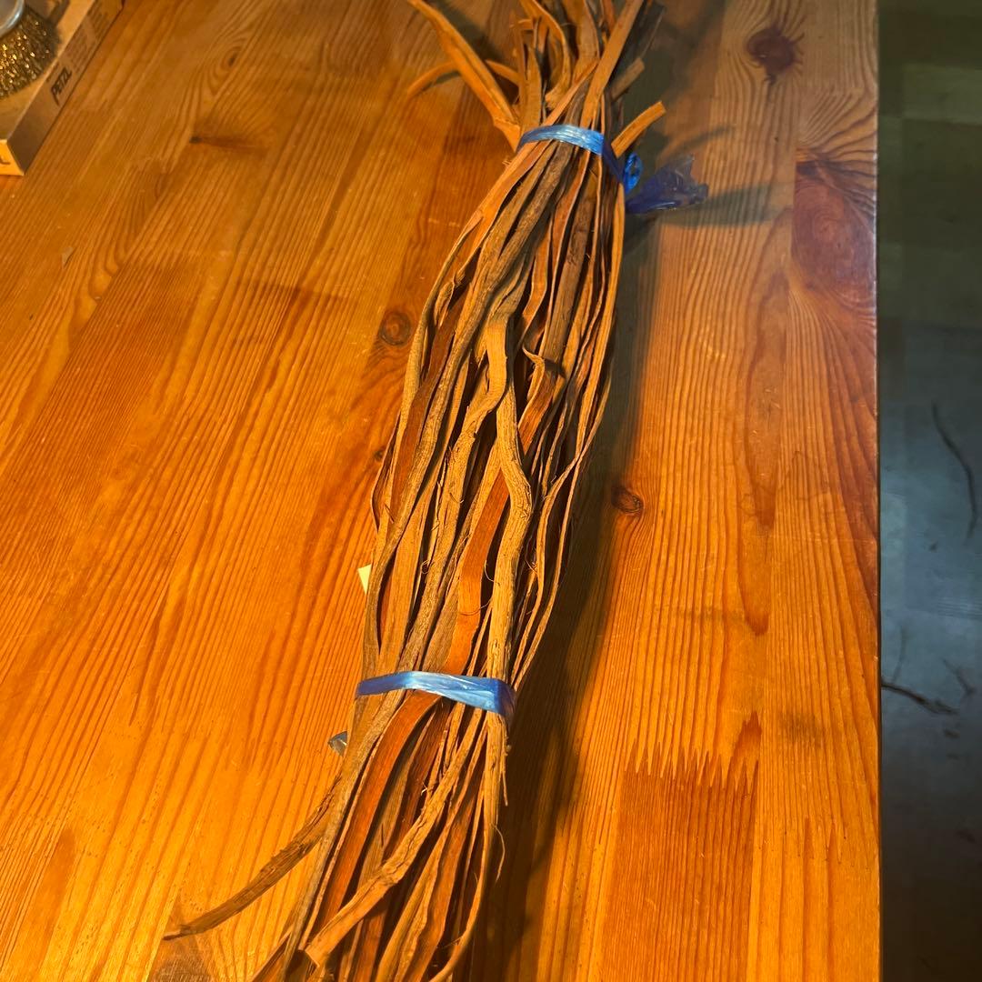 山葡萄の蔓　7.5ミリ幅ひご