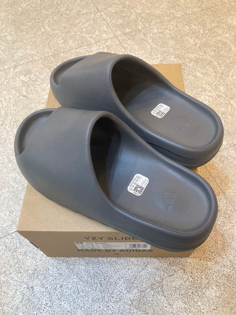 adidas YZY SLIDE スレートグレー