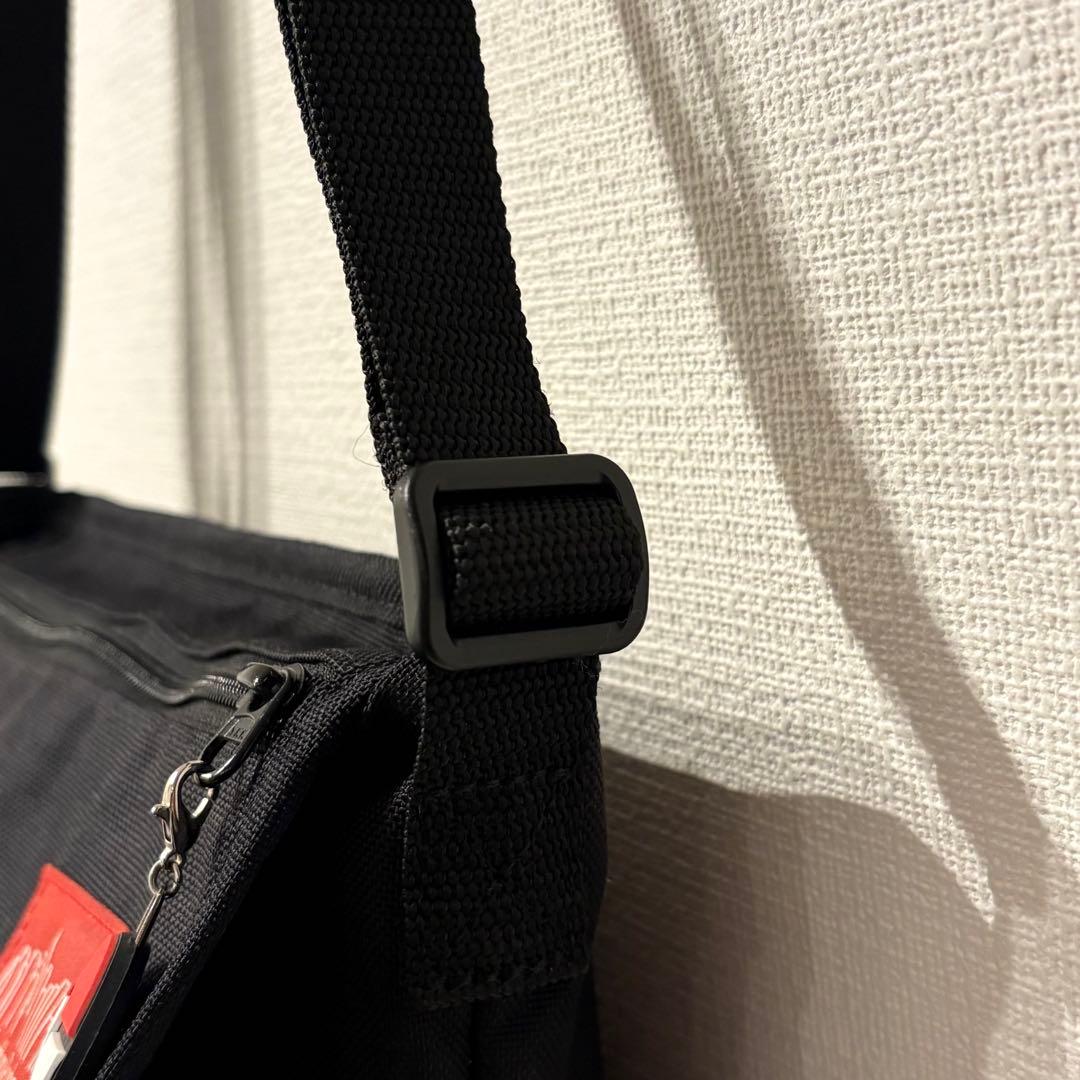 ⚫︎お値下げ美品⭐︎マンハッタンポーテージ⭐︎ポケモン　限定　ショルダー黒ピカチュウ