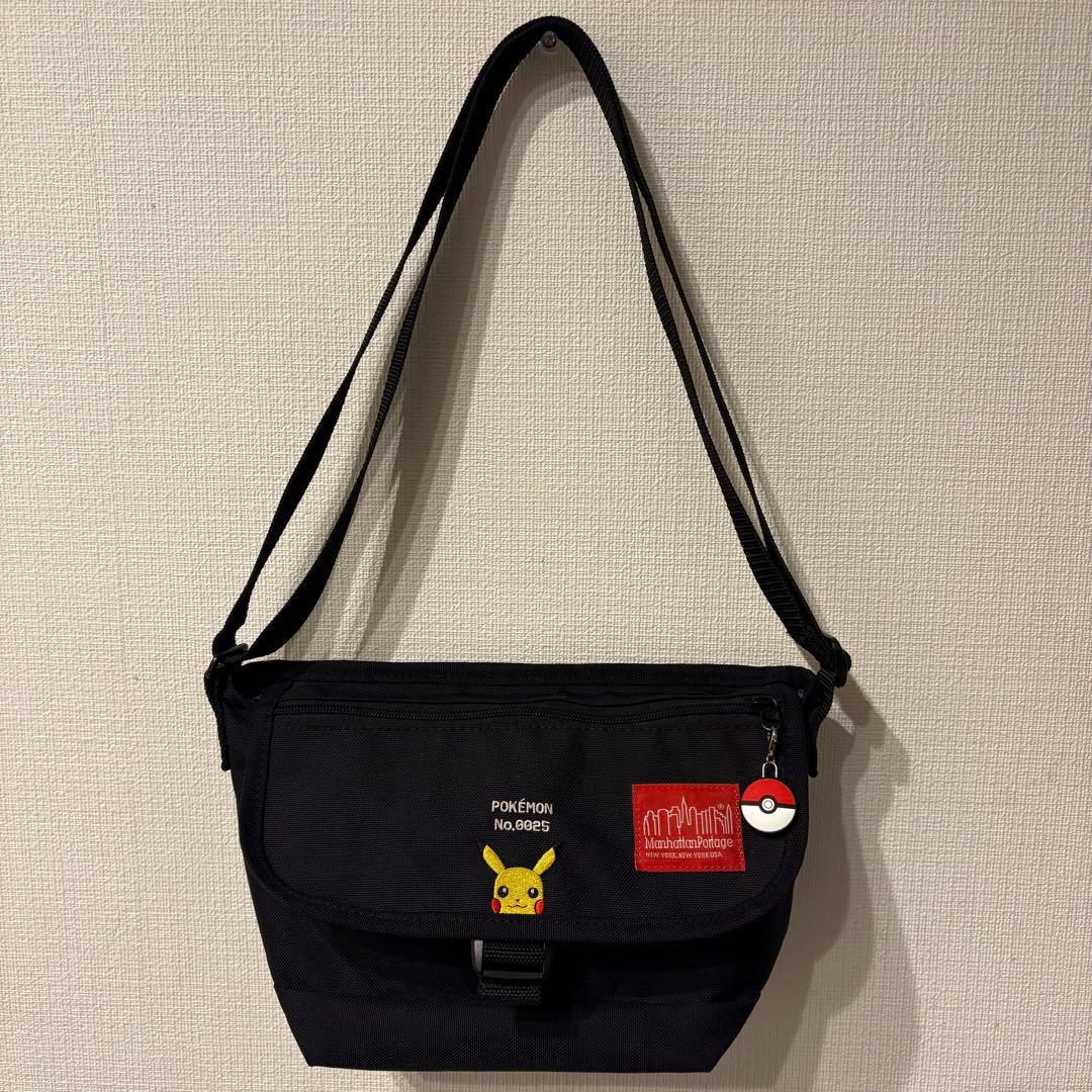 ⚫︎お値下げ美品⭐︎マンハッタンポーテージ⭐︎ポケモン　限定　ショルダー黒ピカチュウ