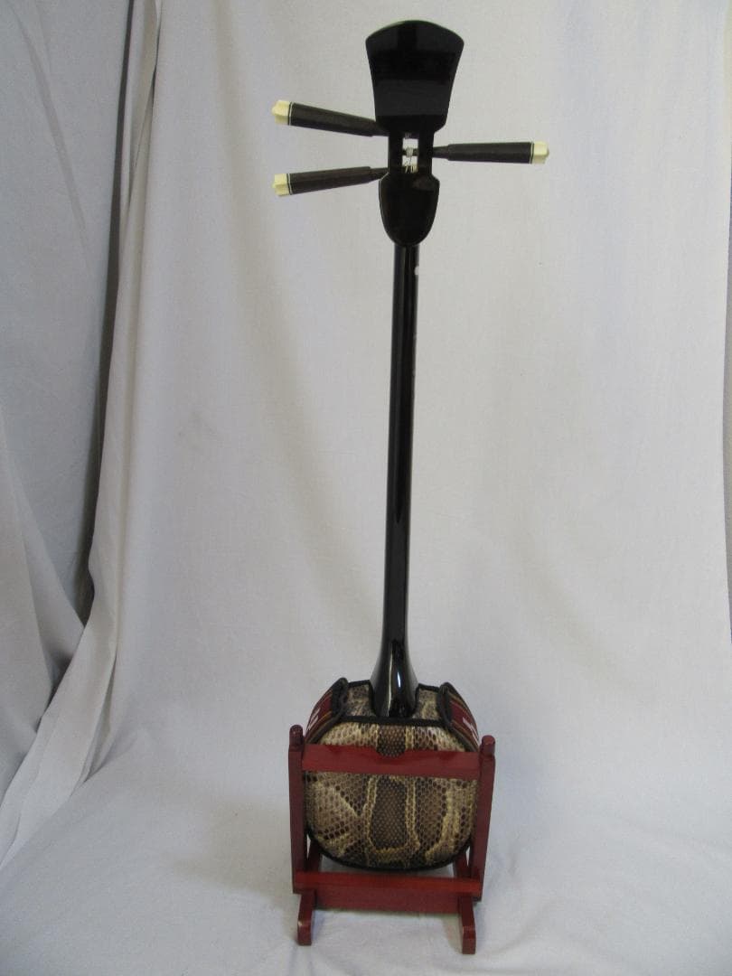 黒*〜様 三線 ケース 爪 楽譜 弦 ギターピック スタンド 初心者向けセット