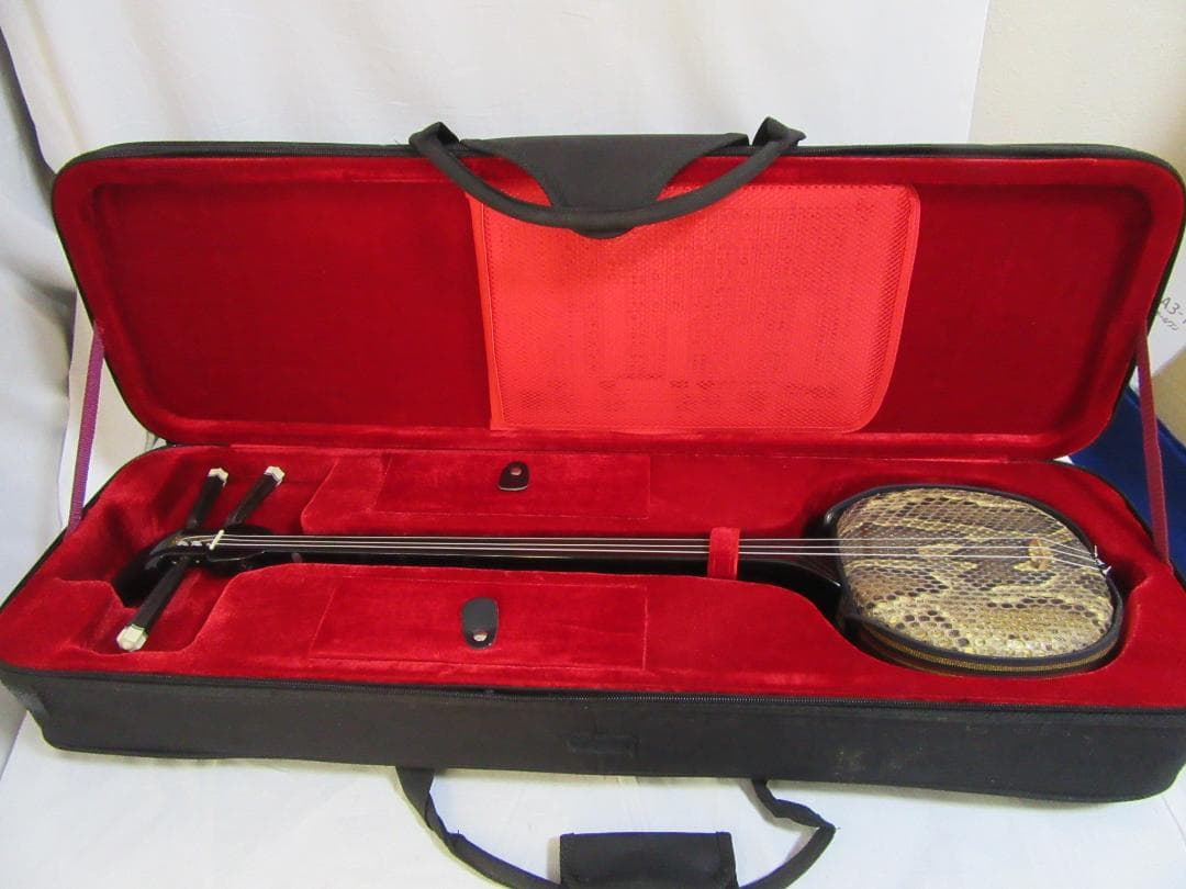 黒*〜様 三線 ケース 爪 楽譜 弦 ギターピック スタンド 初心者向けセット