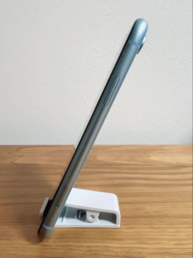 iPhoneXR64GB／本体美品／SIMフリー ※外カメラ不具合あり