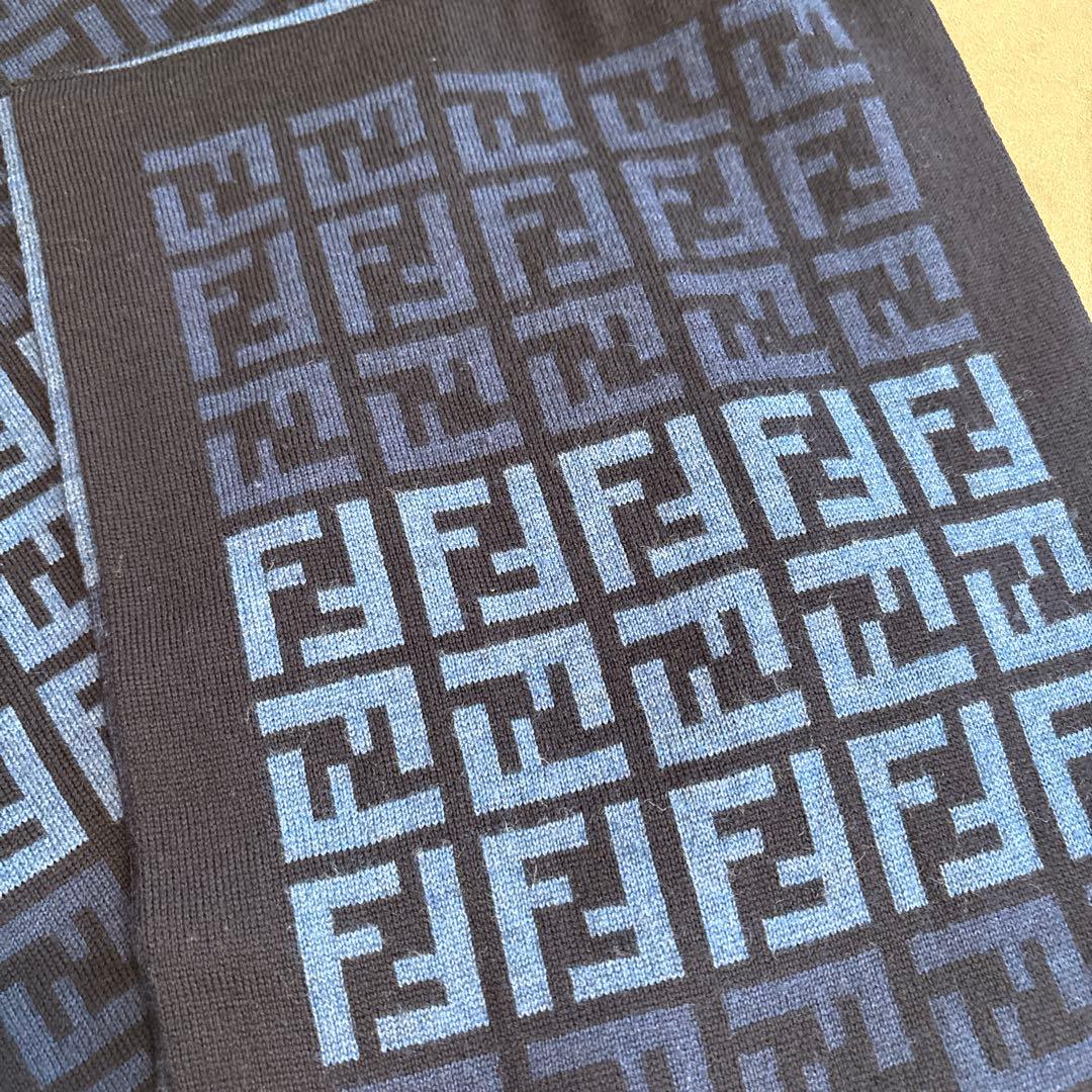 クリーニング済FENDIロゴパターン ニット　ロングマフラー