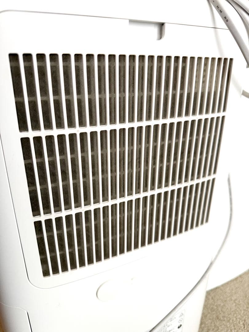 配送料込みSHARP 除湿機。