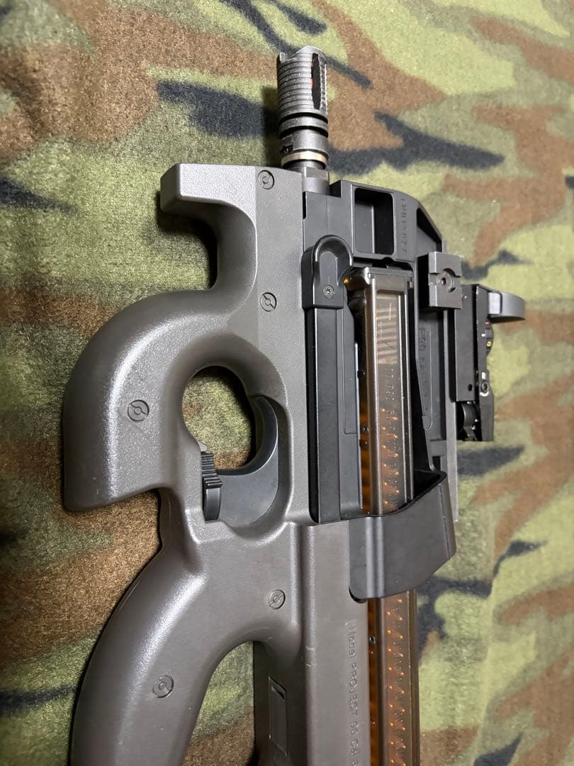 東京マルイ 電動ガン P90 ドットサイト・充電器他他付属　動作未確認