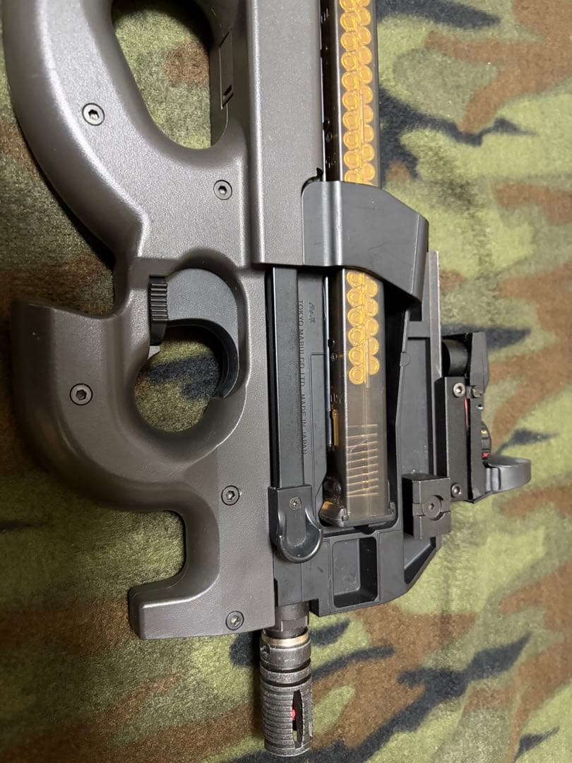 東京マルイ 電動ガン P90 ドットサイト・充電器他他付属　動作未確認