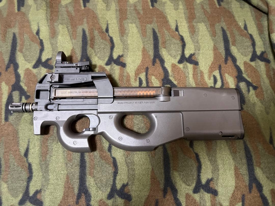 東京マルイ 電動ガン P90 ドットサイト・充電器他他付属　動作未確認