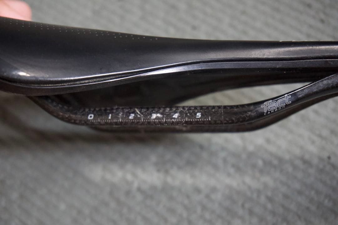 T*E様 S-WORKS POWER サドル 143mm ブラック カーボン