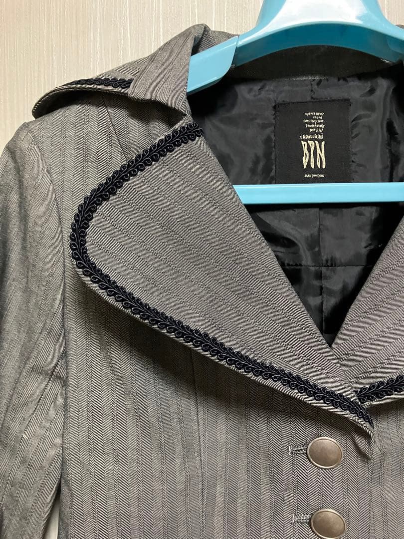 m*r様 BLACKPEACE NOW背中リボンテーラードジャケットブレードグレ