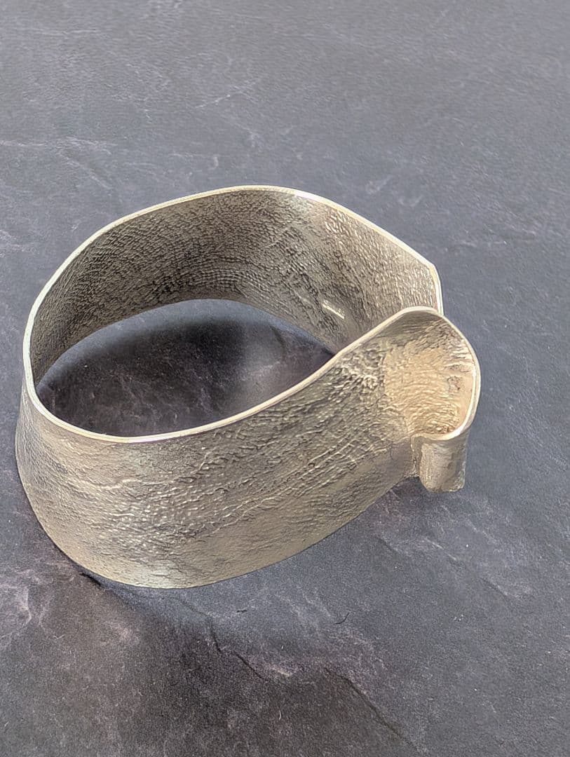 純銀　バングル　ブレスレット　彫金　シルバー製　美品