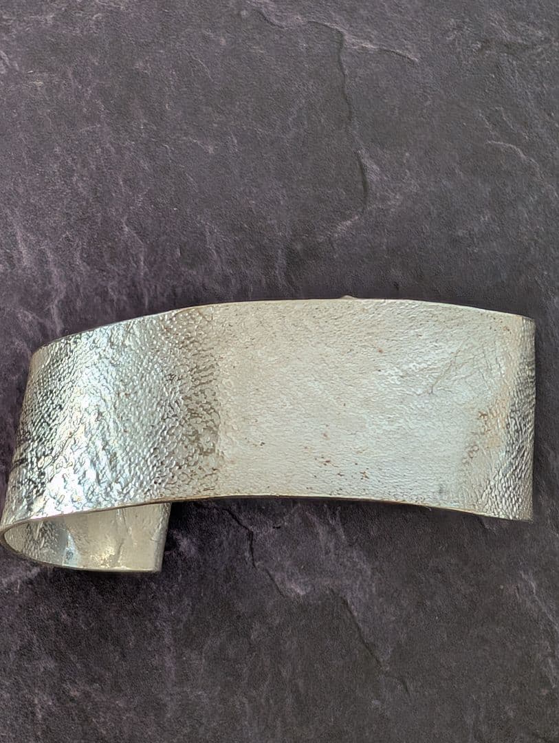純銀　バングル　ブレスレット　彫金　シルバー製　美品