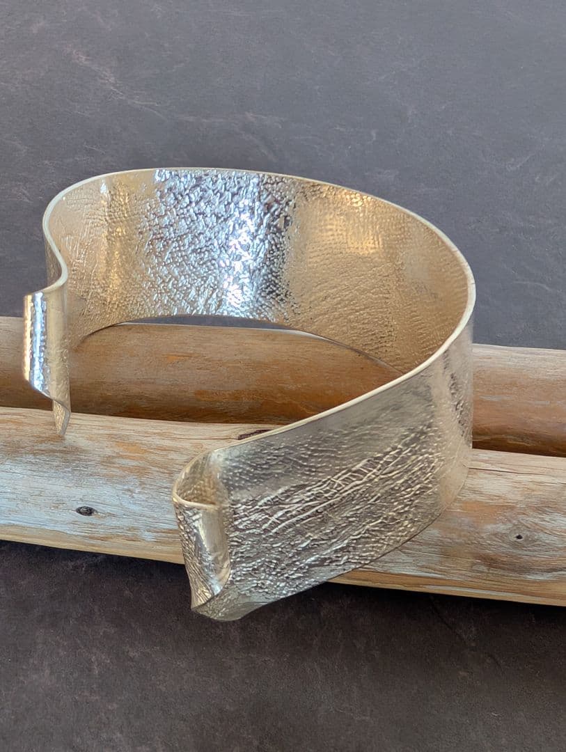 純銀　バングル　ブレスレット　彫金　シルバー製　美品