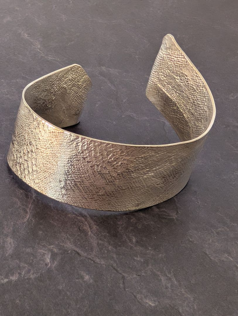 純銀　バングル　ブレスレット　彫金　シルバー製　美品