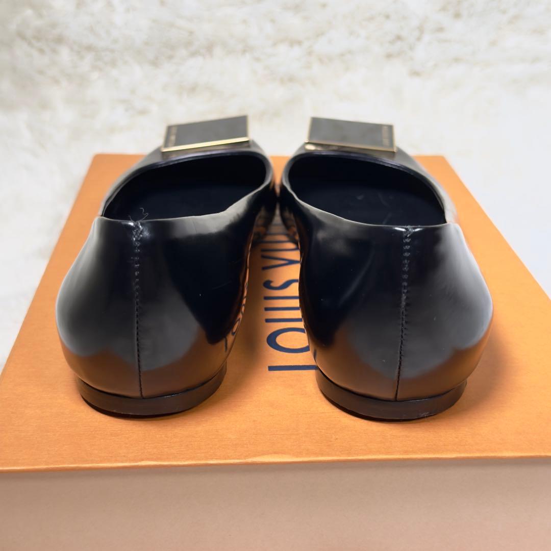 【美品】ルイヴィトン36フラットシューズ パンプス ロゴプレート 黒 金