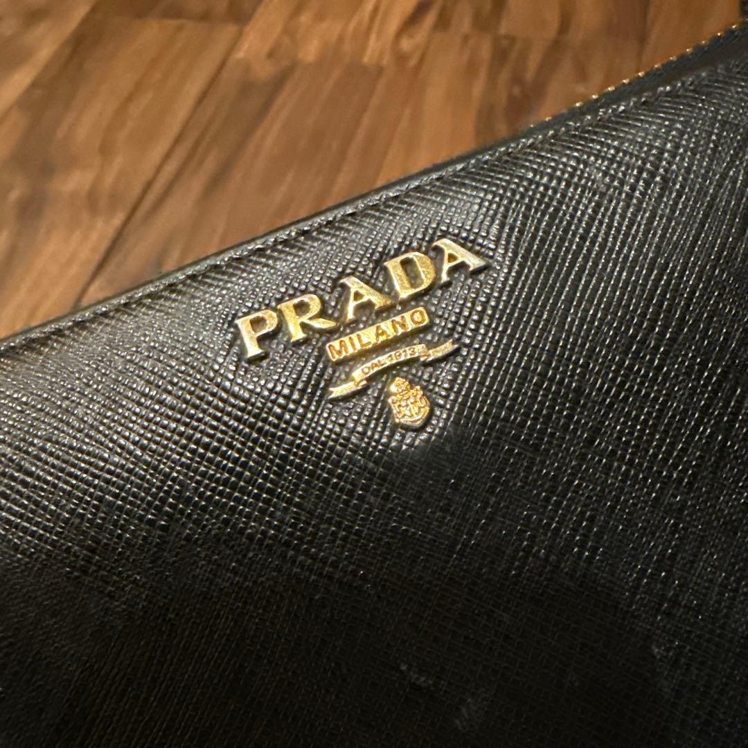 送料込み‼️PRADAフルジップ財布(ブラック)