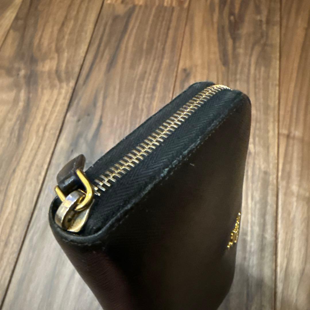 送料込み‼️PRADAフルジップ財布(ブラック)