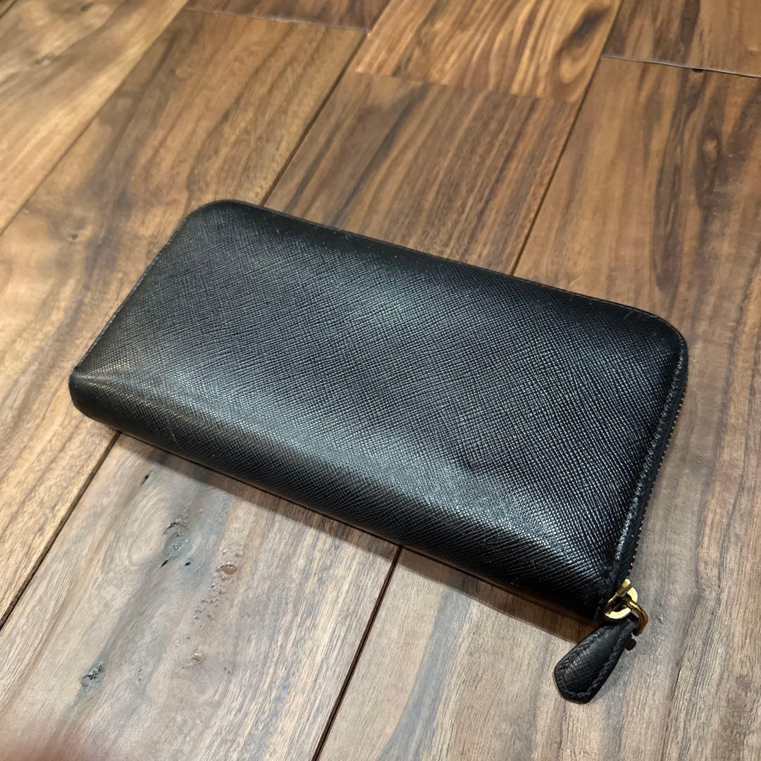 送料込み‼️PRADAフルジップ財布(ブラック)