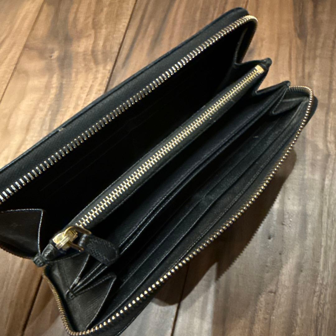 送料込み‼️PRADAフルジップ財布(ブラック)