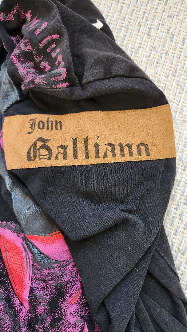 ジョンガリアーノ　腕章ロンT バックプリント