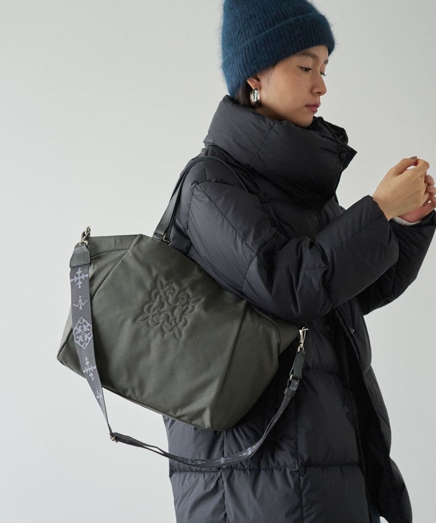 超美品ラシットA4入るコーデュラナイロン刺繍2way バッグ