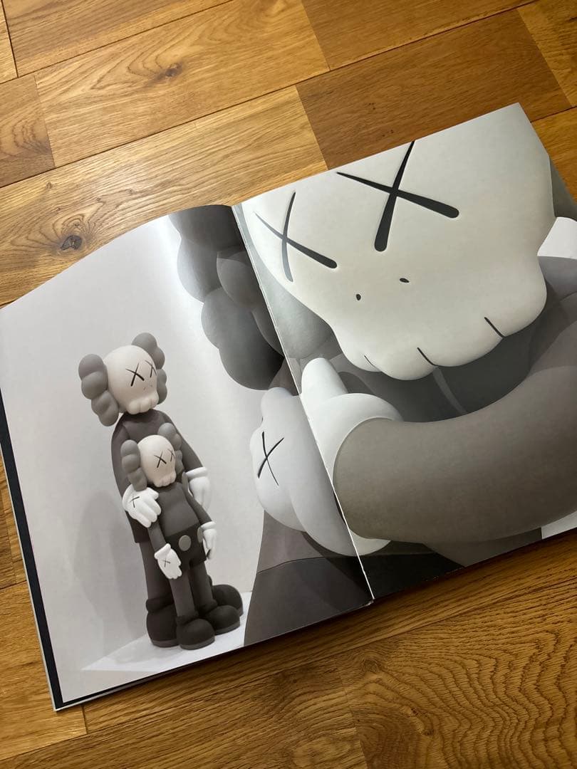KAWS exibition art book 2冊セット