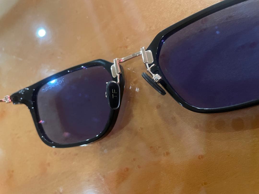 り*す様 〈新古〉トムフォード TF1042-D 01V