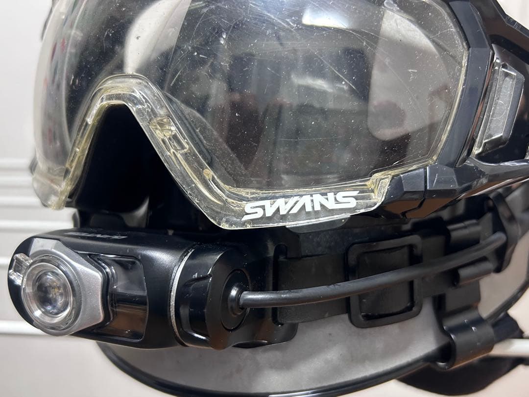 MSA F2 X-TREM ヘルメット ゴーグル、ヘッドライト付き