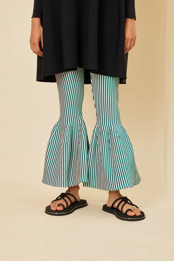 洋服とコスメコンビ CFCL HYPHATIGHT BELLBOTTOM