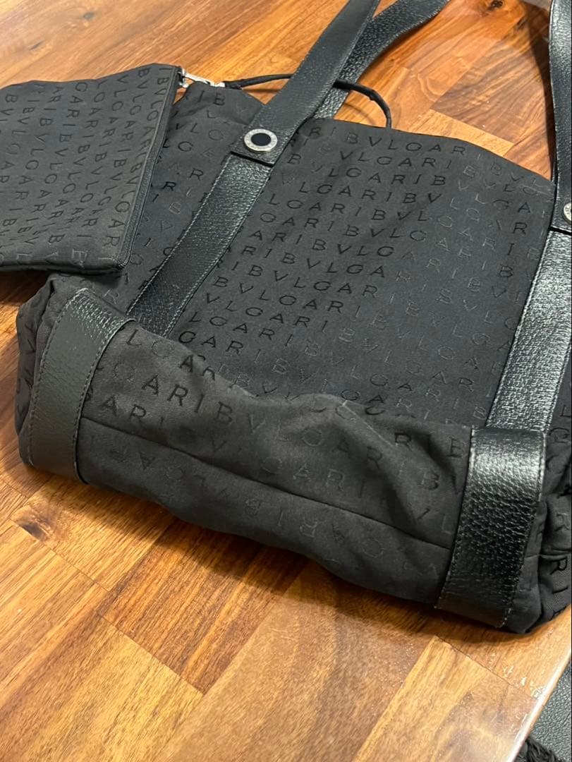ブルガリ ロゴマニア トートバッグ ポーチ付 肩掛け A4可 総柄 黒