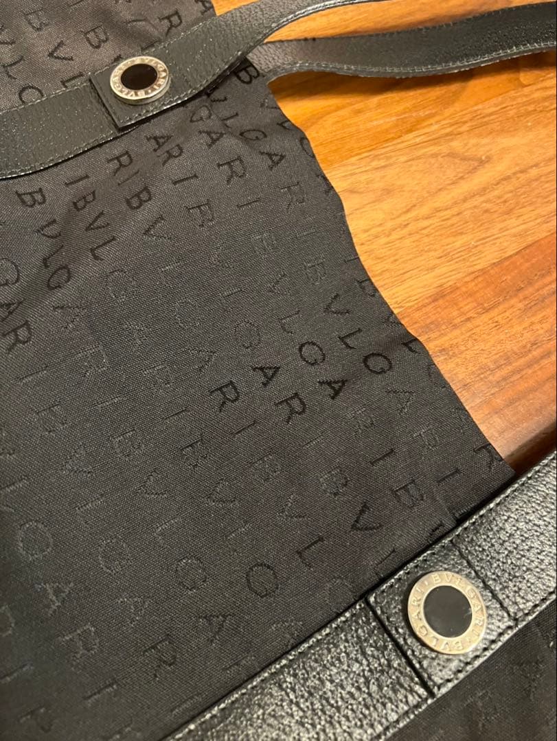 ブルガリ ロゴマニア トートバッグ ポーチ付 肩掛け A4可 総柄 黒