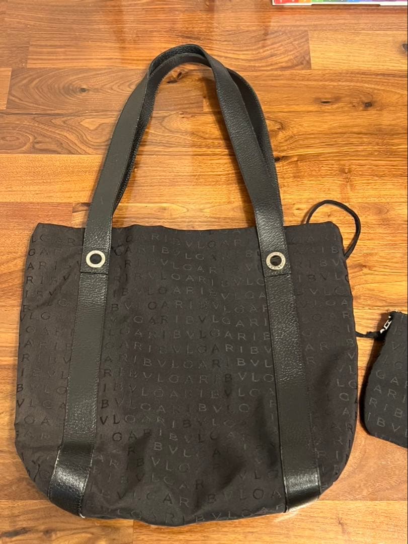 ブルガリ ロゴマニア トートバッグ ポーチ付 肩掛け A4可 総柄 黒