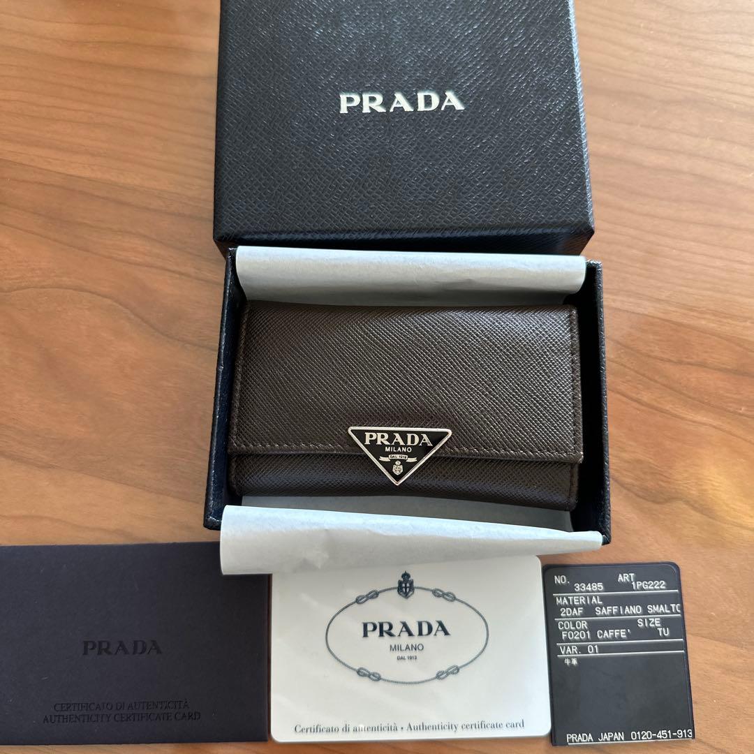 PRADA 牛革キーケース