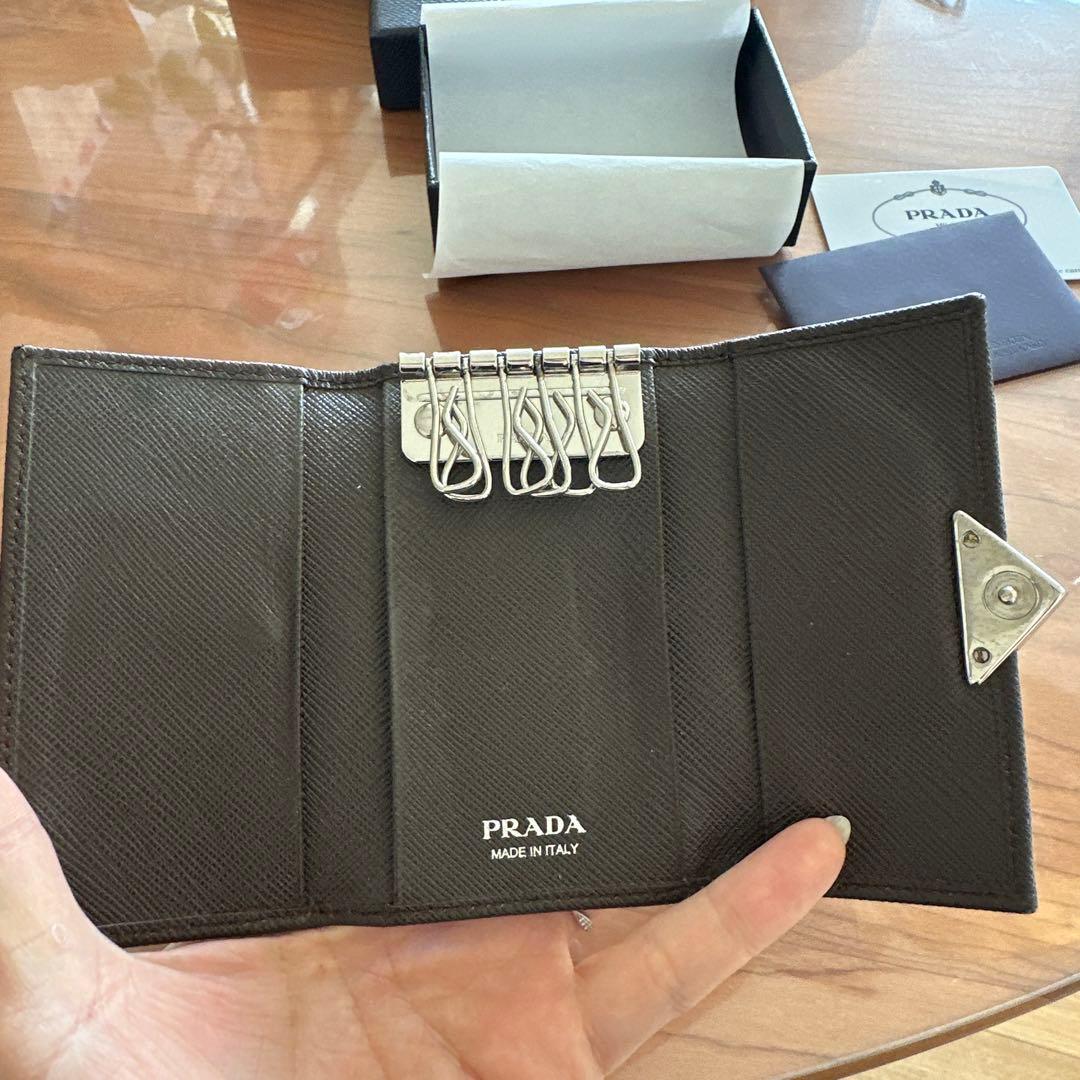 PRADA 牛革キーケース