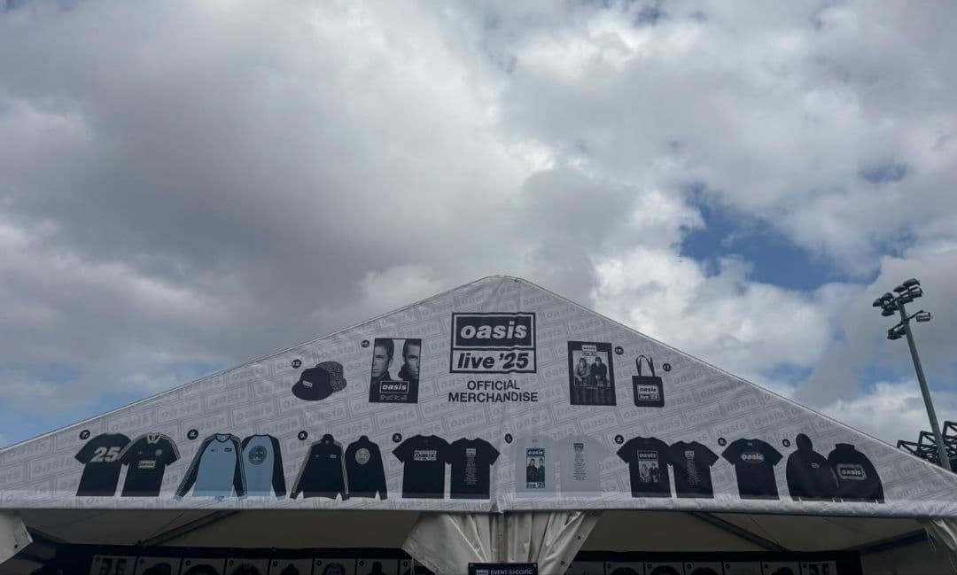 Keisuke.KOasisアディダス x BillieEilishロンＴ