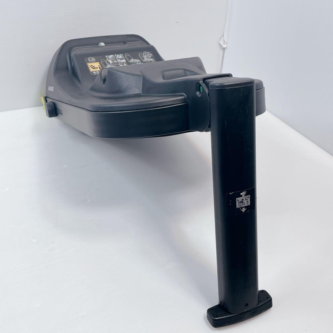 Maxicosi カブリオフィックスアイサイズ　専用ベース、アダプター付き