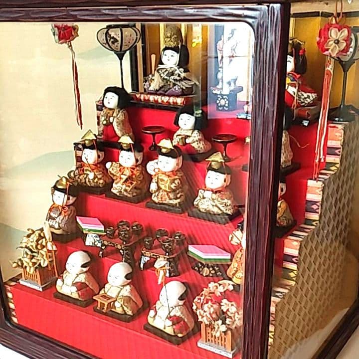 雛人形　五段　木目込み　ガラスケース入り