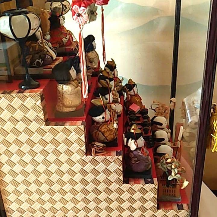 雛人形　五段　木目込み　ガラスケース入り