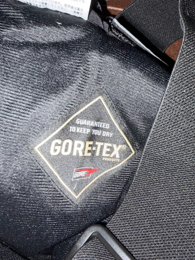 ダイワGORE-TEXウインタースーツフード付きジャケット 紫色